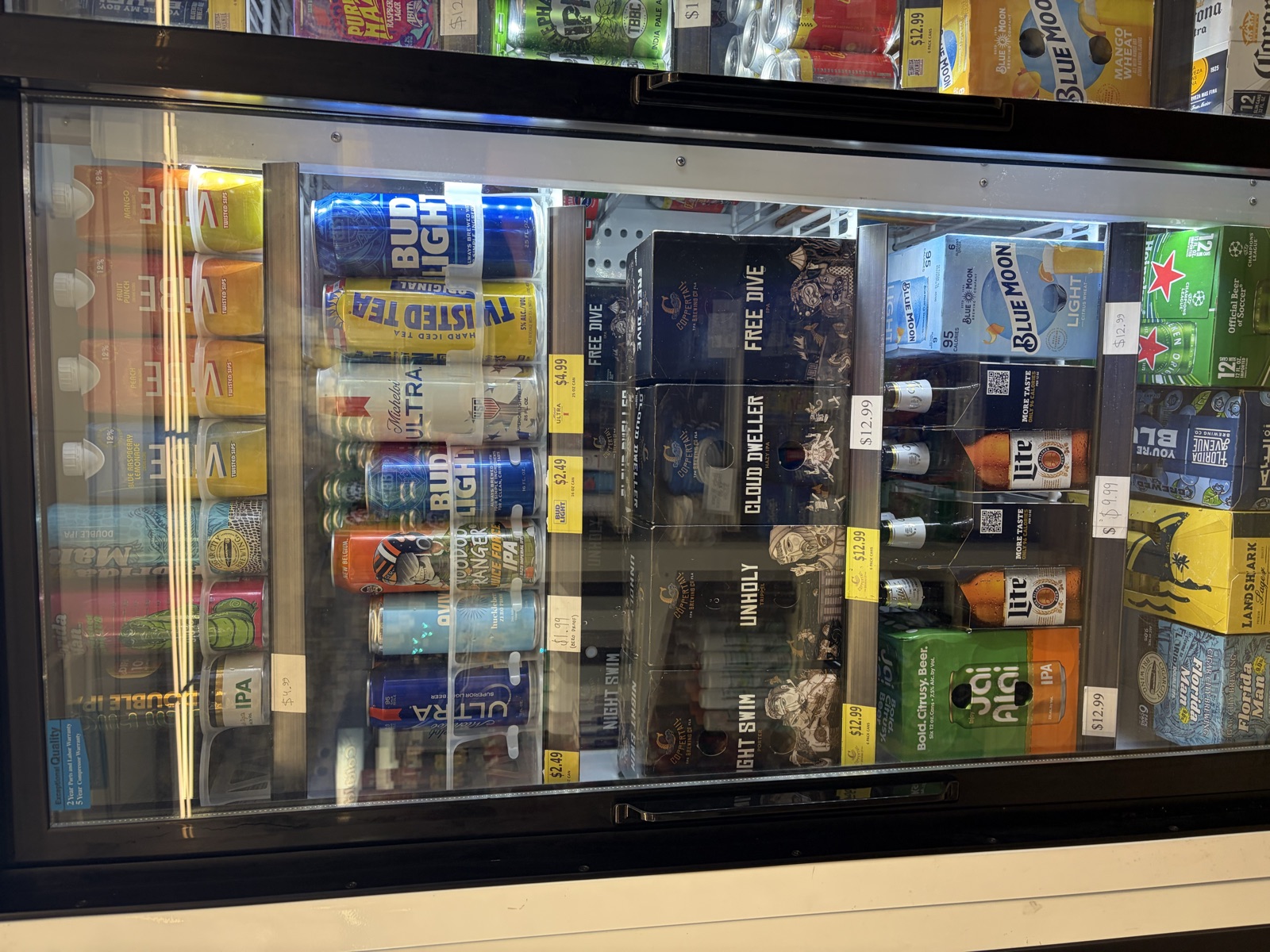 Beverage cooler with cold drinks